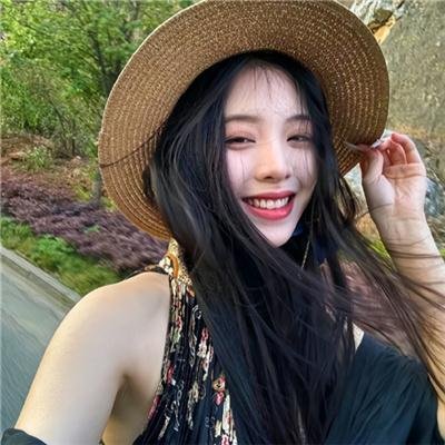 跳舞的红色公交封面